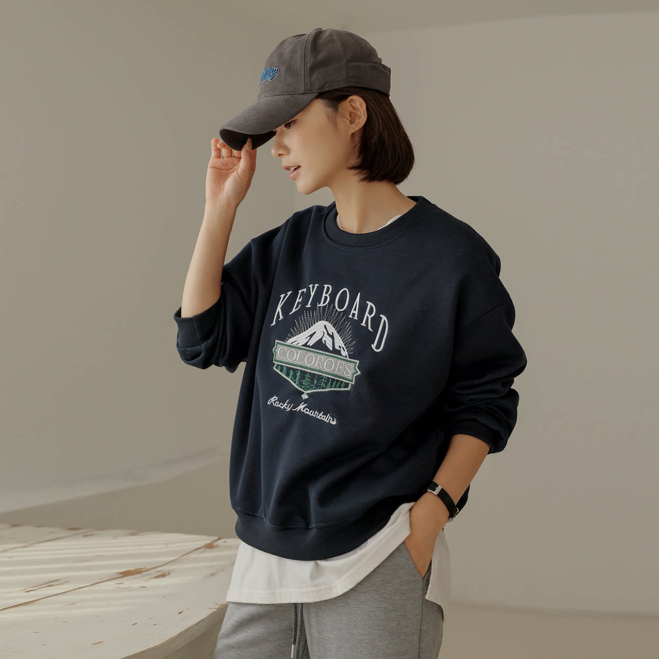 韩国代购大码女装胖mm秋装新品时尚刺绣字母徽标图案休闲卫衣1012