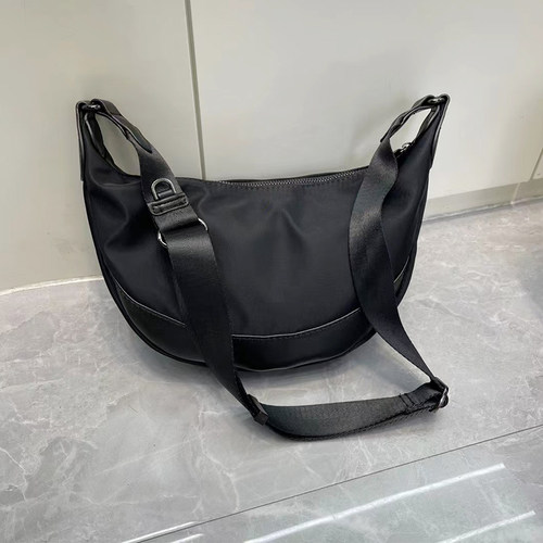 饺子包尼龙布休闲时尚小挎包