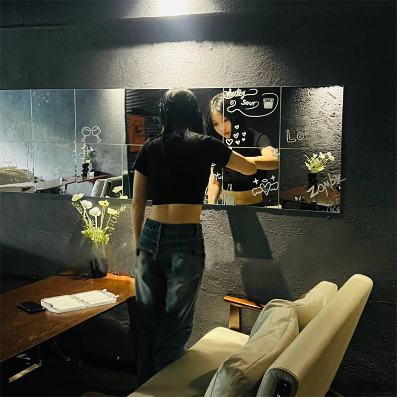 网红ins涂鸦镜子打卡拍照区布置清酒吧奶茶店咖啡馆氛围墙面装饰