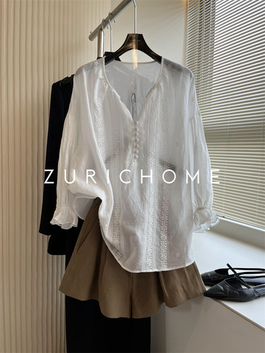 白色V领灯笼袖刺绣法风麻料上衣