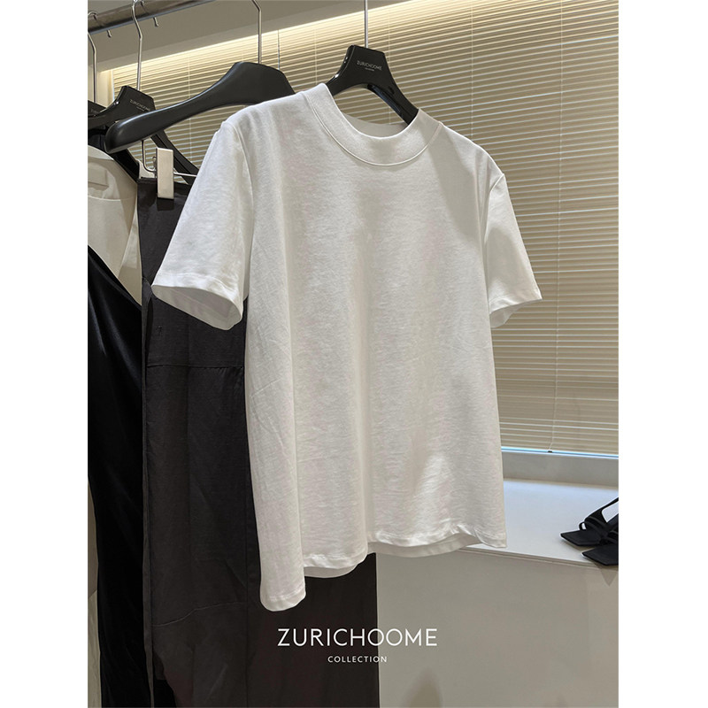 别致宽领口 高及简约小厚款 剪裁干净利落 后中线半高领棉质t恤