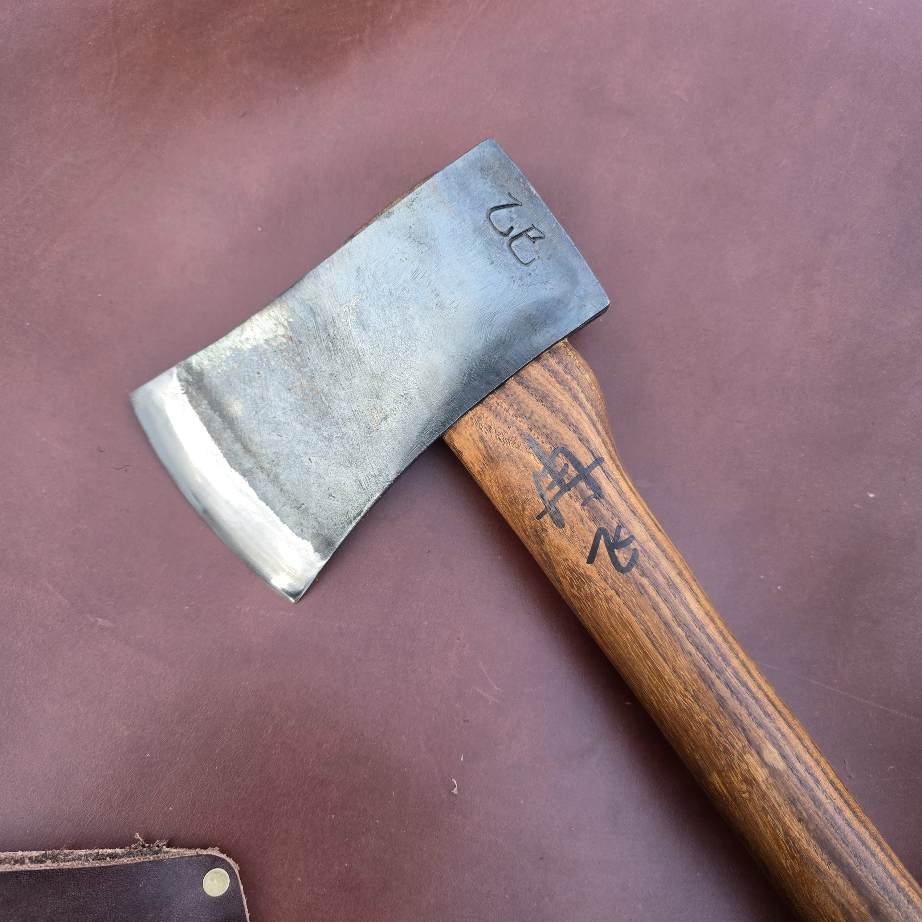 （孤品收藏斧--冉飞）手锻打85锰钢户外斧野营斧子35cm手柄2斤重