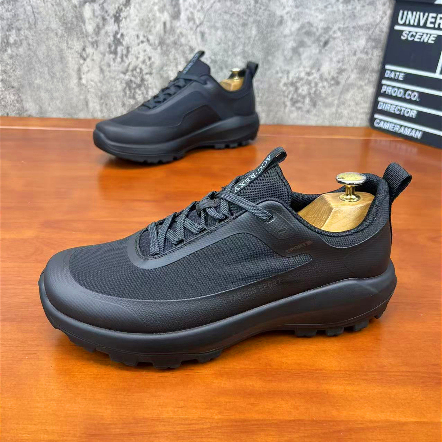 春季新款男士运动休闲鞋软底舒适透气男鞋越野户外商务鞋子徒步鞋