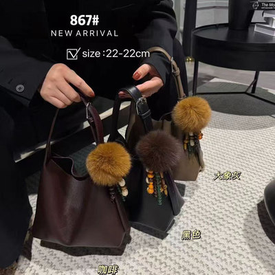 2025高品质真皮软面单肩腋下包毛毛球装饰洋气托特包