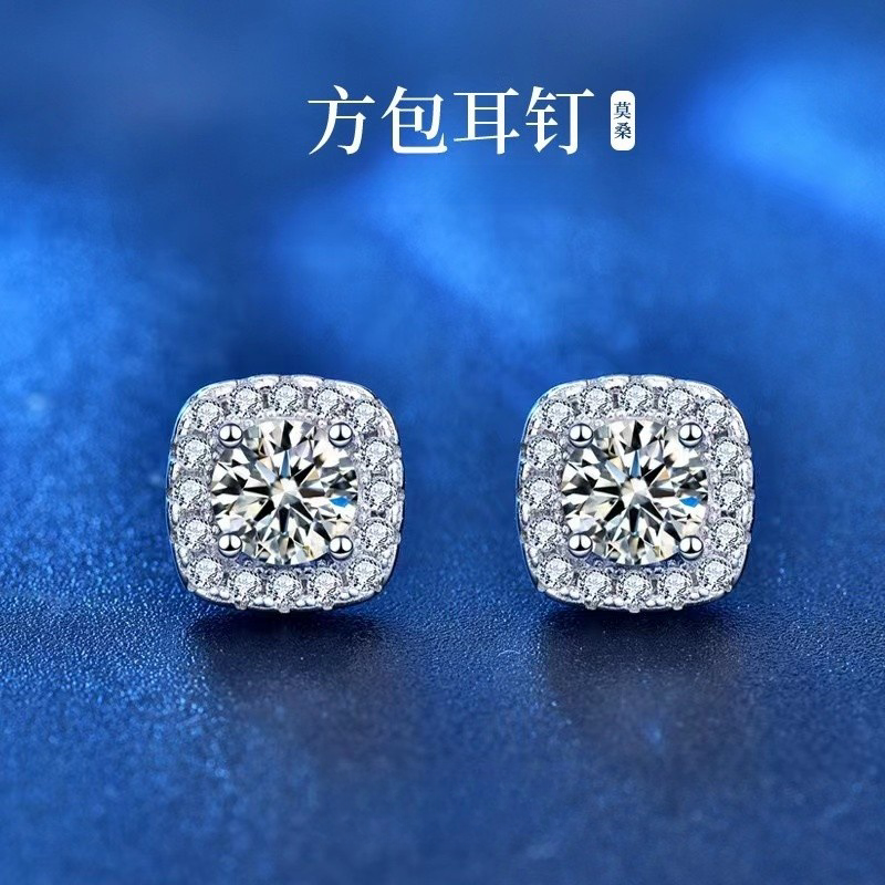 D色莫桑石方钻耳钉女纯银18k金钻石方包耳环女耳骨钉女款耳饰正品