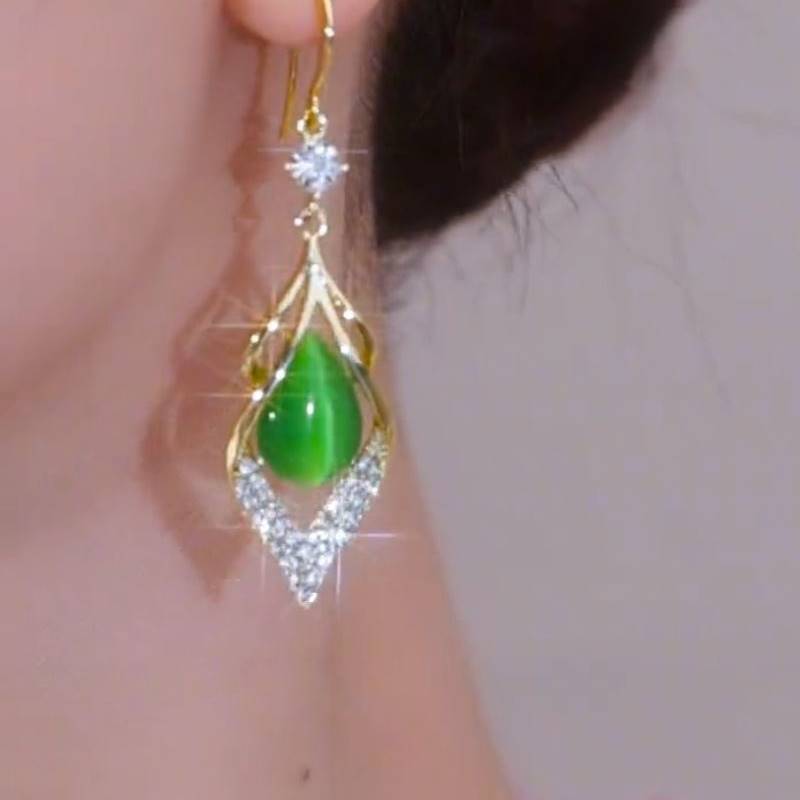 18K金绿色猫眼石菱形耳环