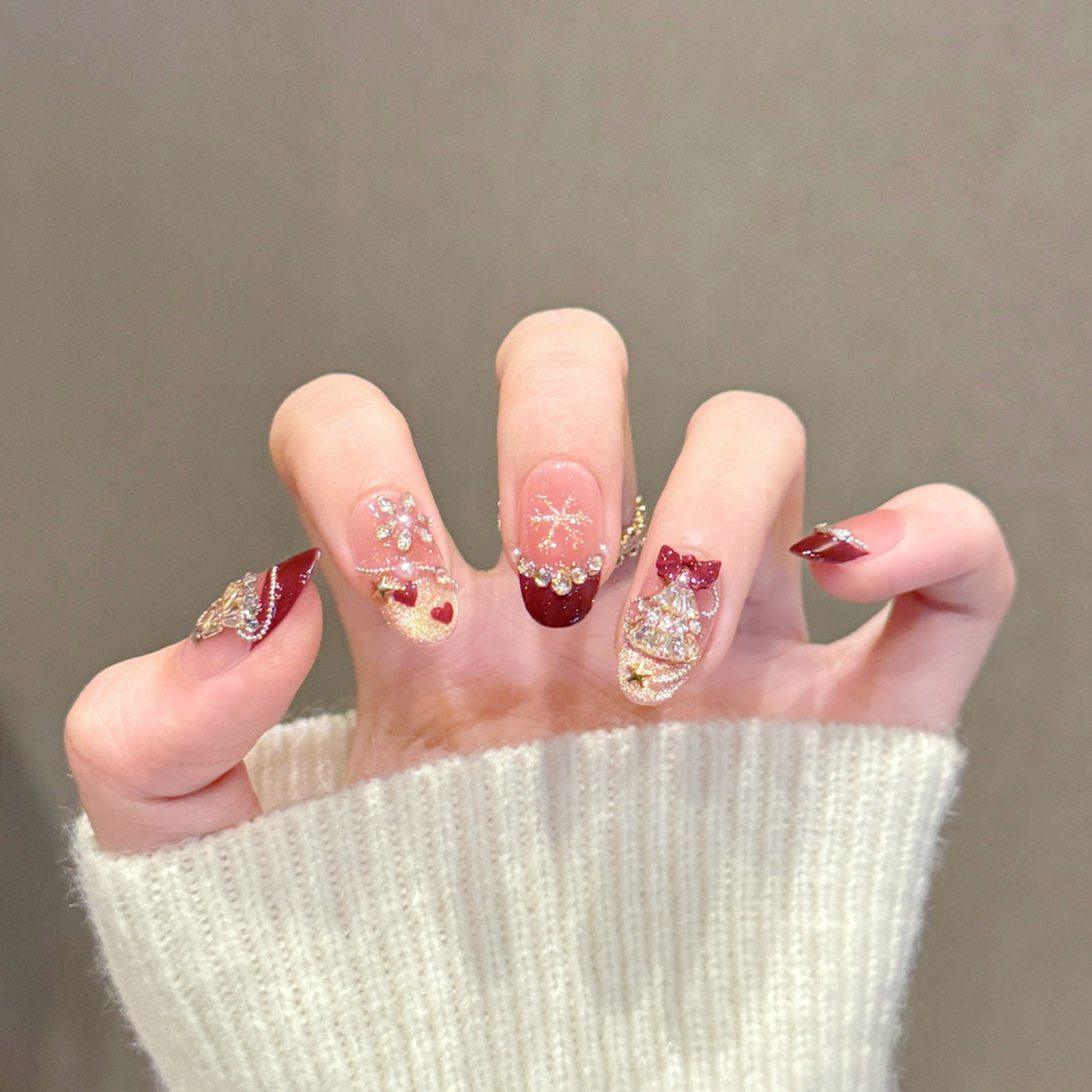 云皙爆闪鎏金猫眼圣诞穿戴甲中长款2026新年红色法式美甲新娘甲片