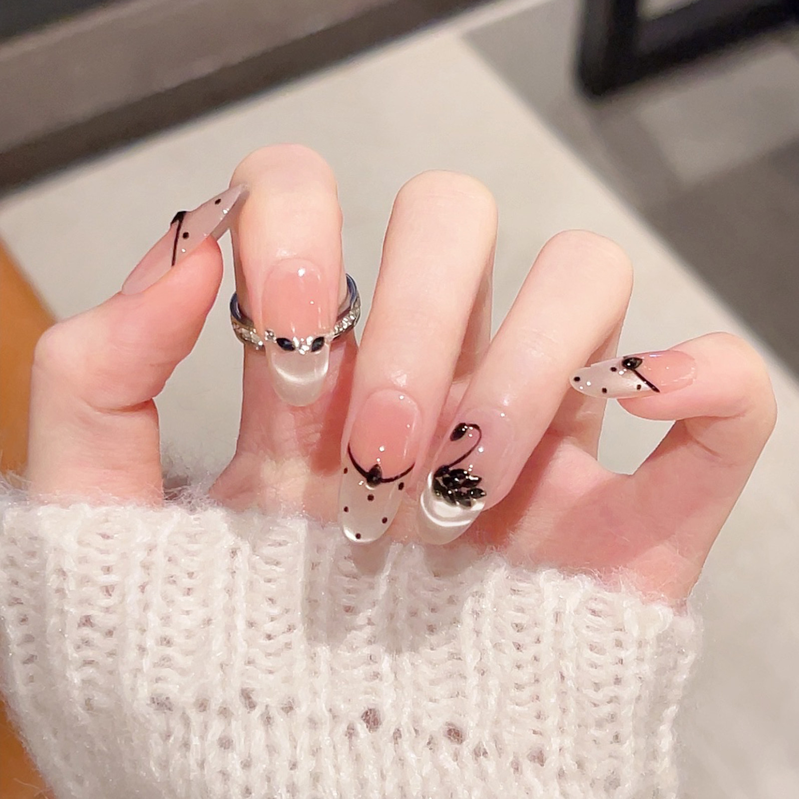 云皙黑天鹅波点法式猫眼纯手工穿戴甲裸色千金美甲中长款指甲贴片,彩妆/香水/美妆工具,穿戴甲/甲片,淘宝优惠券,粉丝福利购,淘宝优惠卷