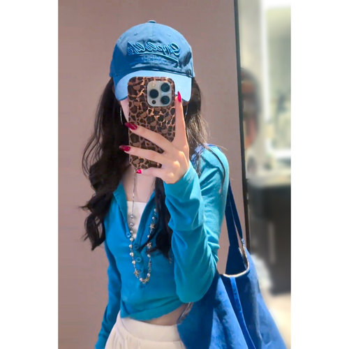 水蓝色巨好看上衣女春秋2026新款早春长袖t恤女修身显瘦打底衫女