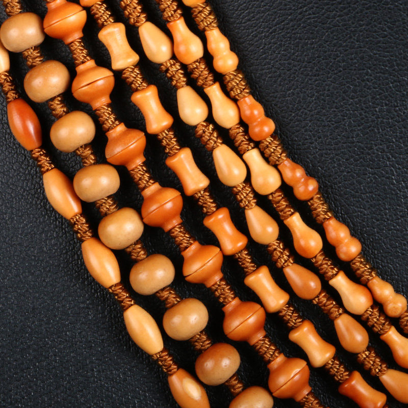 OLIVE CORE RICE BEAD PENDANT LANYARD HAND-WOVEN JADE JADE PENDANT BEESWAX PENDANT MENS AND WOMENS SWEATER CHAIN NECKLACE ROPE