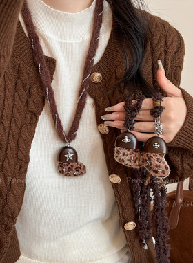 秋冬毛绒豹纹爱心吊坠项链女小众独特设计感毛衣链辣妹风长款配饰