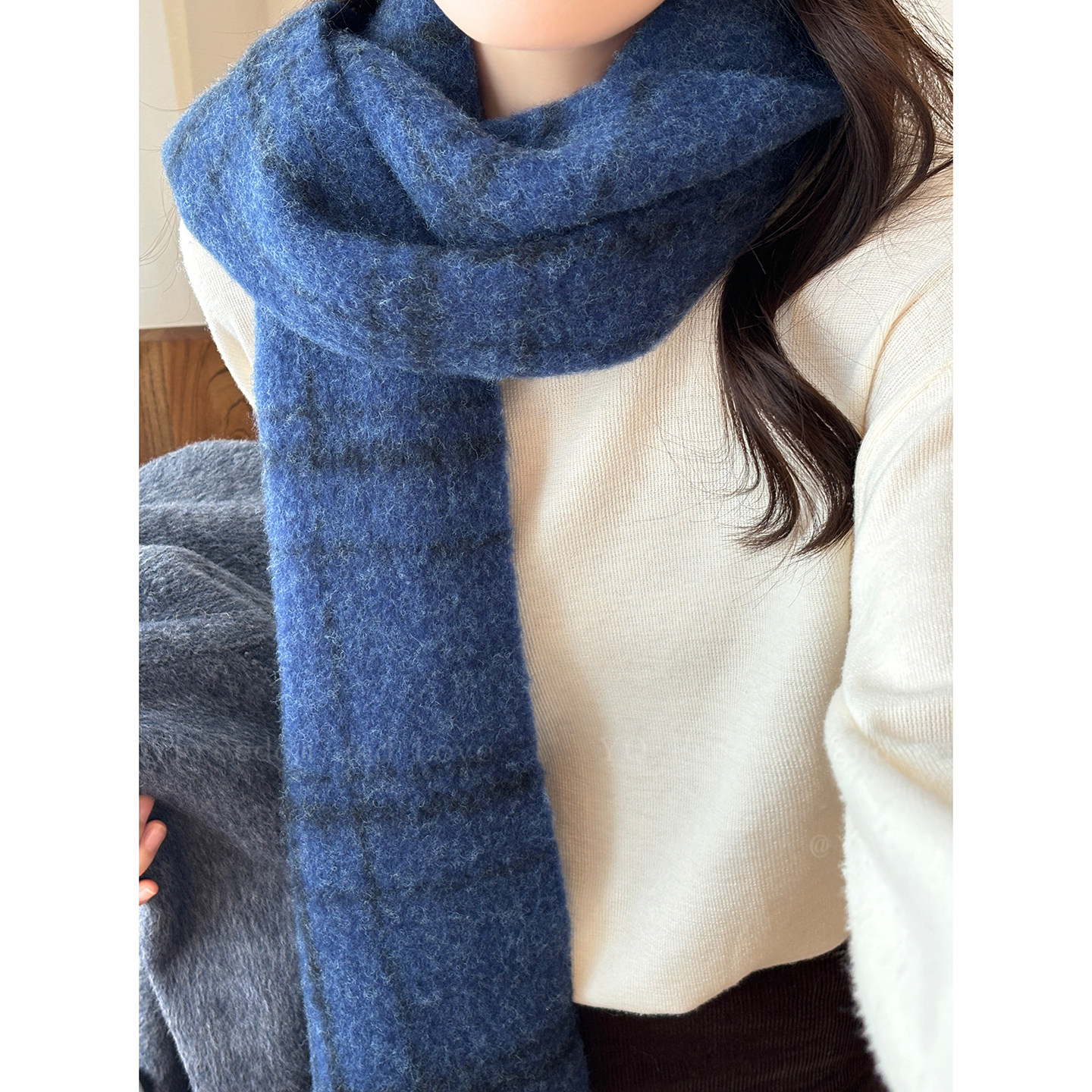 【深海】高级感小众蓝色格纹含羊毛流苏围巾女冬加厚保暖披肩围脖