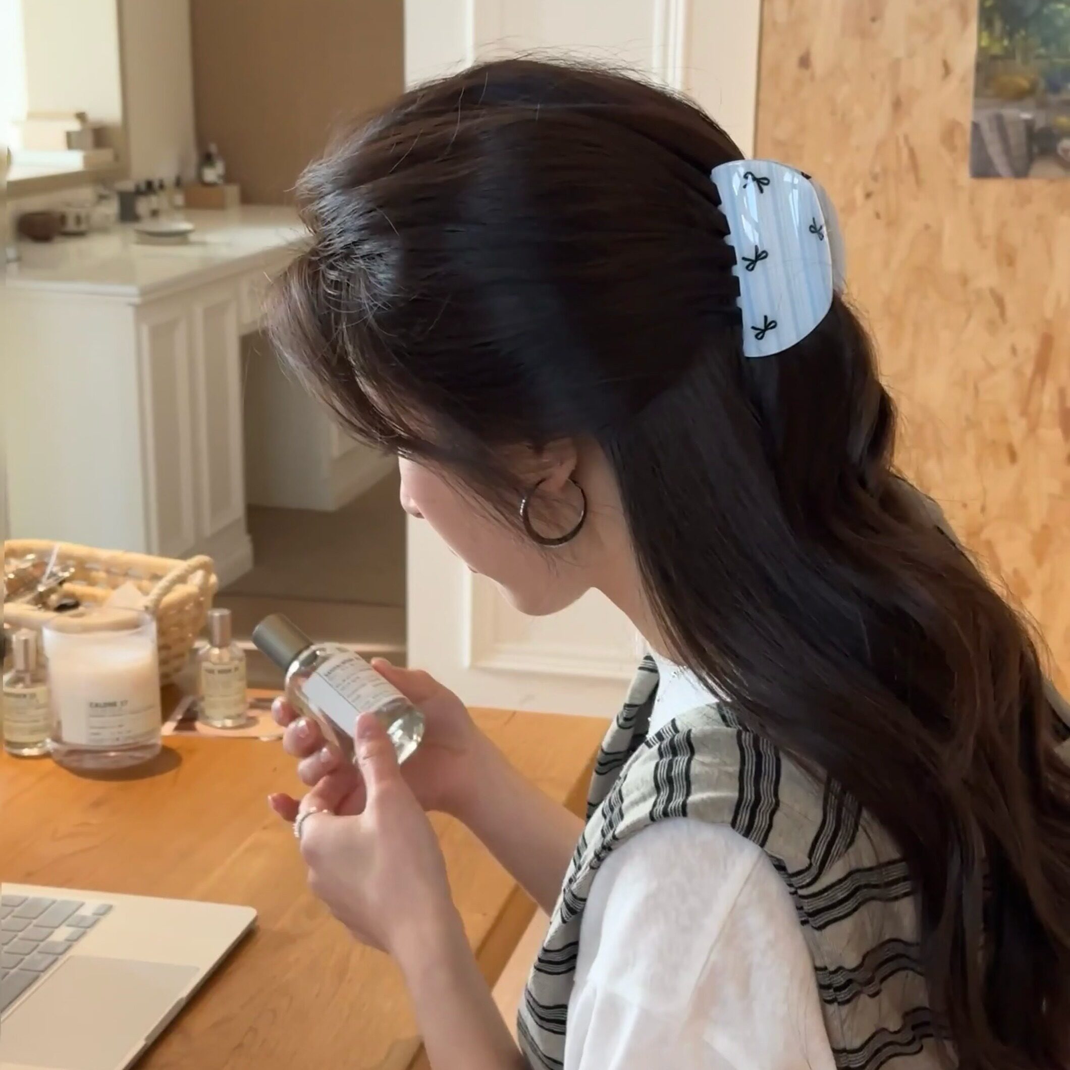 Miu系~新款小清新奶蓝色蝴蝶结抓夹小众高级感发夹鲨鱼夹女头饰