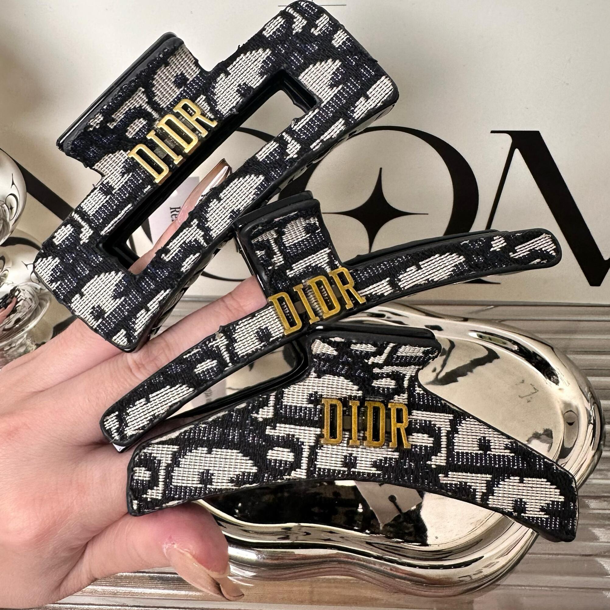 韩国新款字母D大号手工抓夹轻奢气质鲨鱼夹小众后脑勺盘发头饰