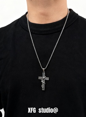 复古盘蛇缠绕十字架项链男锁骨链
