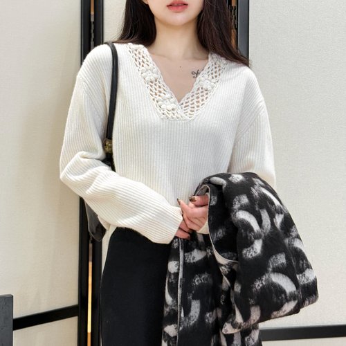 梦笔生花丨100山羊绒康赛妮纱线丨V领手工勾花针织羊绒衫-MY6512
