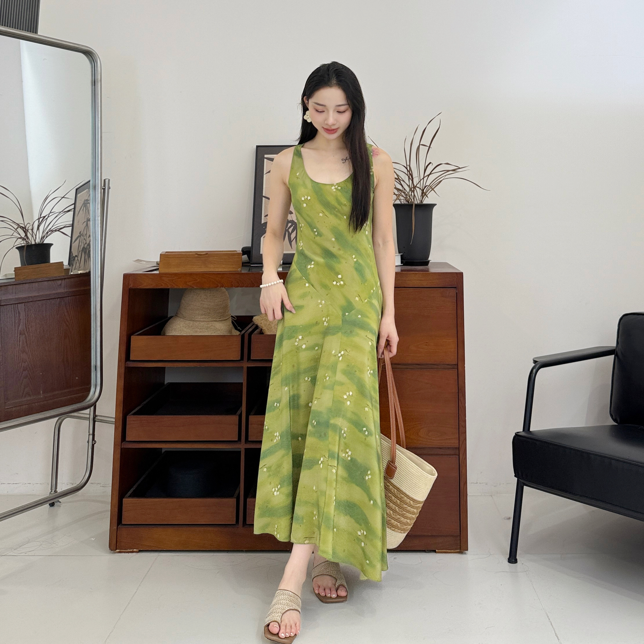 幽谷铃兰丨100桑蚕丝丨45°斜裁丨真丝双绉大裙摆连衣裙-MY6136