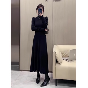欧洲站高端黑色针织连衣裙女2025秋冬新配大衣毛衣裙打底内搭长裙