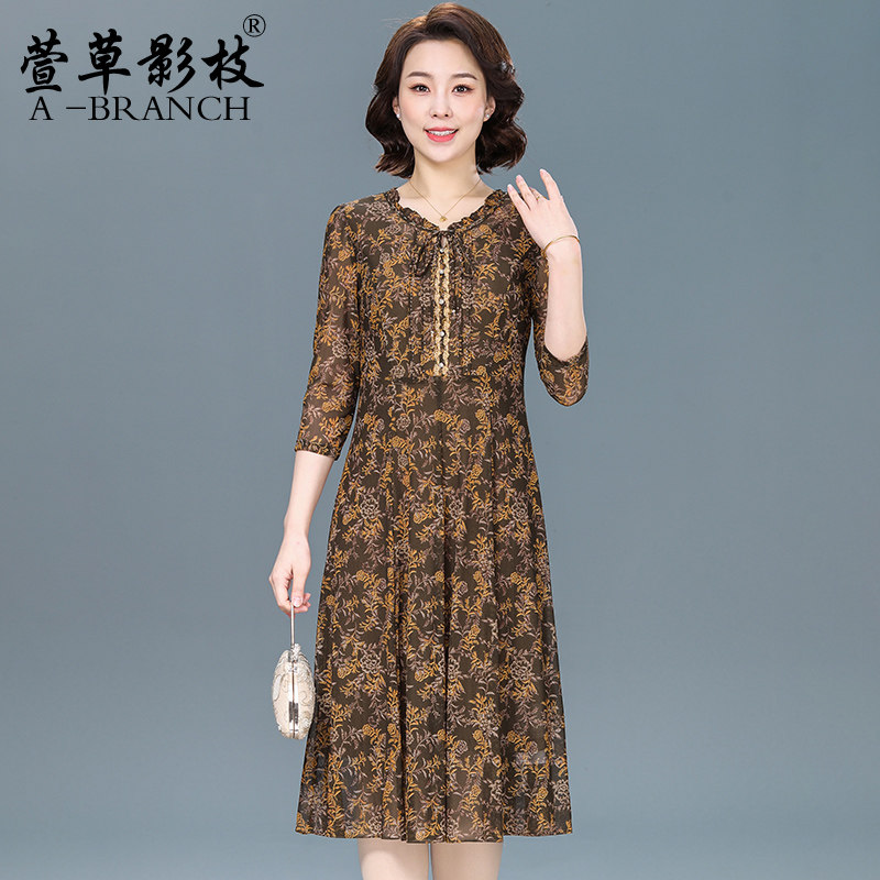 妈妈春装连衣裙中年女洋气大码中老年女装夏季高贵气质遮肚子裙子
