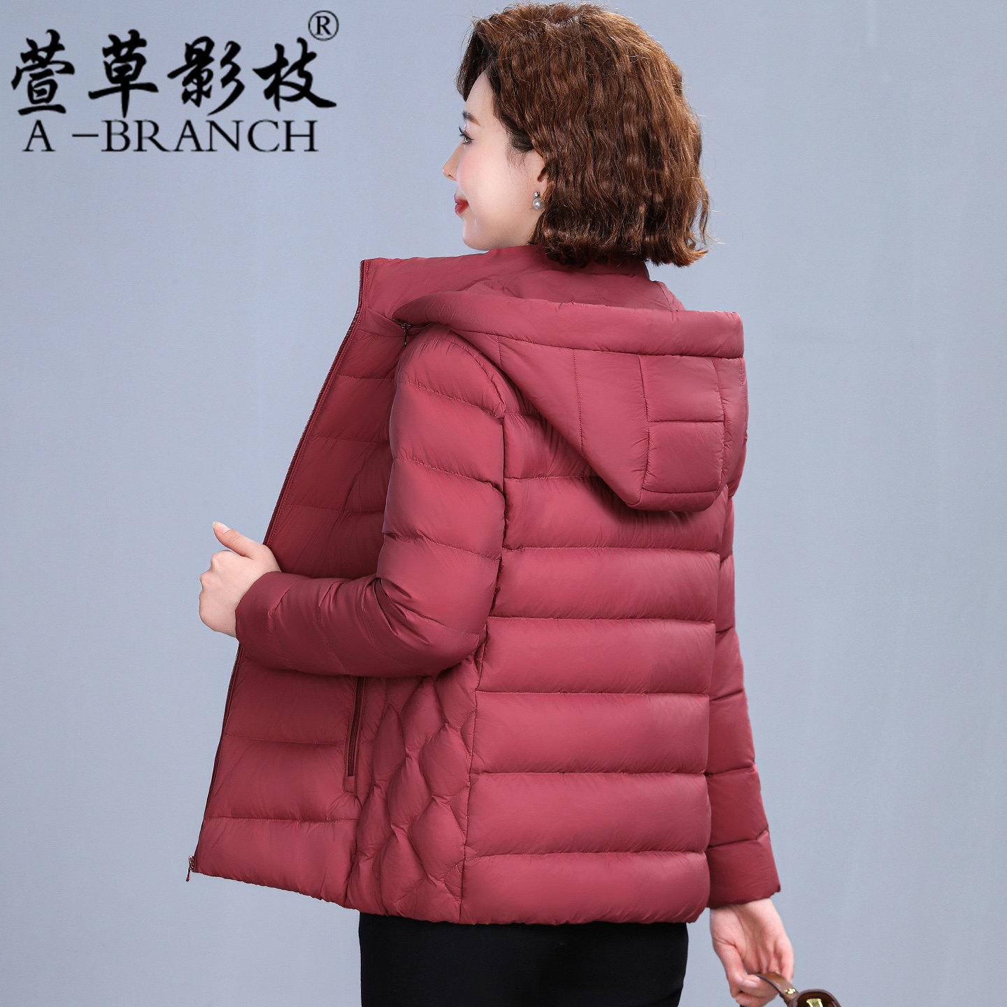 2025妈妈羽绒服冬装大码时尚白鸭绒中老年女装洋气薄款阔太太外套,女装/女士精品,中老年女装,淘宝优惠券,粉丝福利购,淘宝优惠卷