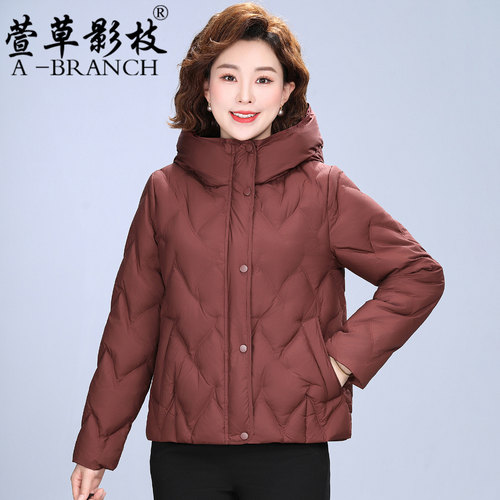 50多岁妈妈短款羽绒服轻薄款衣服