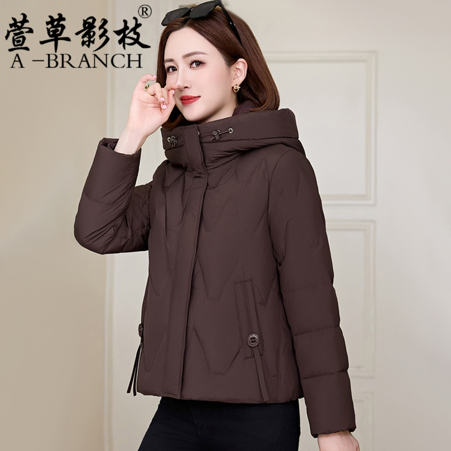 时尚妈妈短款羽绒服女轻薄款秋冬装中老年90白鸭绒小个子保暖外套