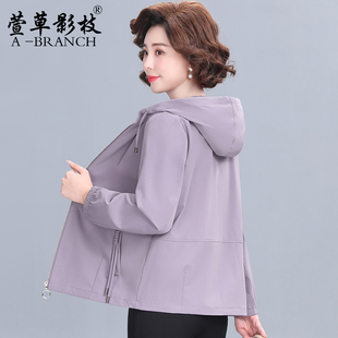 小个子妈妈薄款外套春秋装2026新款中年女短款风衣洋气中老年上衣