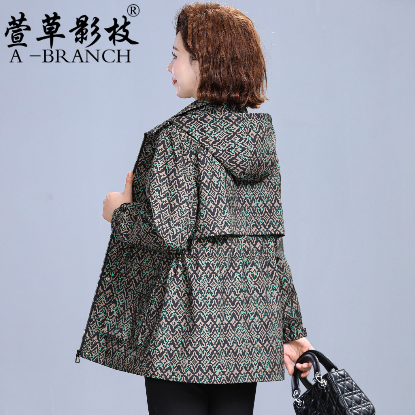 洋气大码妈妈风衣女中长款2025新款中老年时尚宽松贵夫人春秋外套