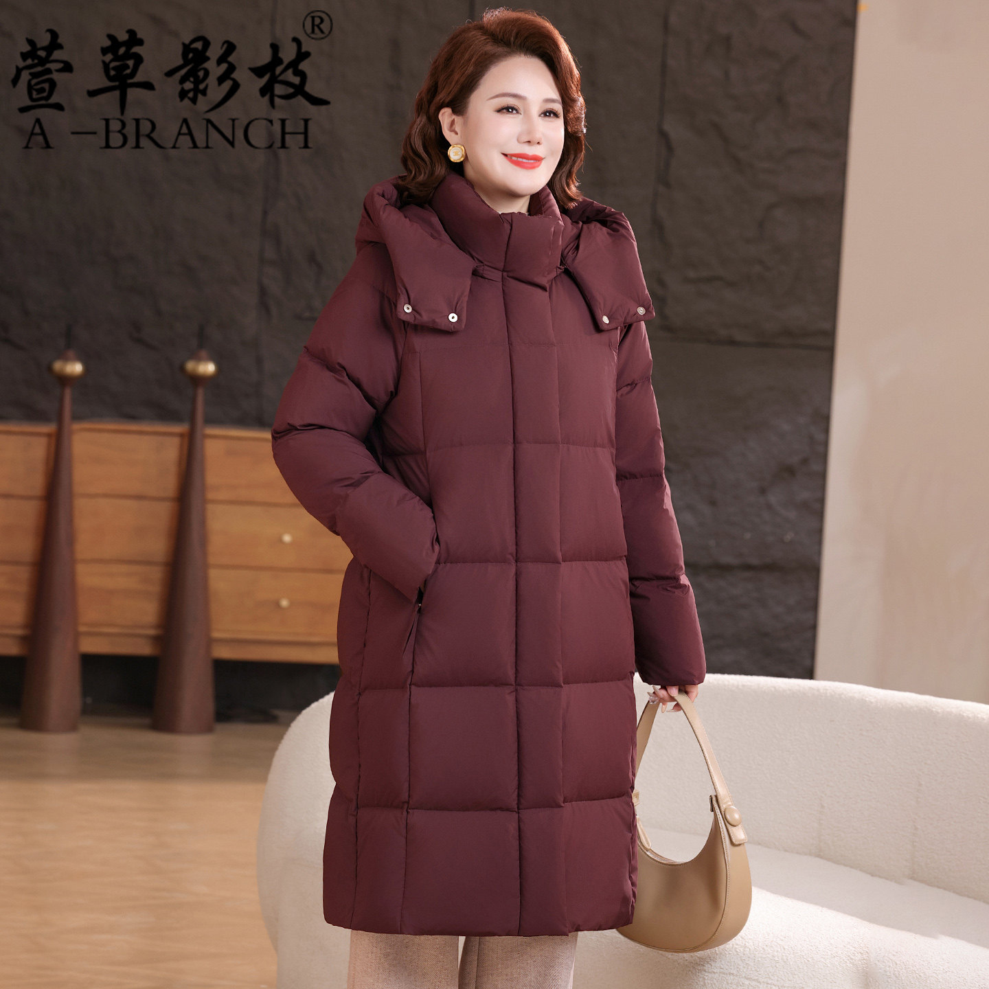 时尚中老年女装羽绒服加厚保暖2025新款洋气妈妈冬装外套宽松休闲