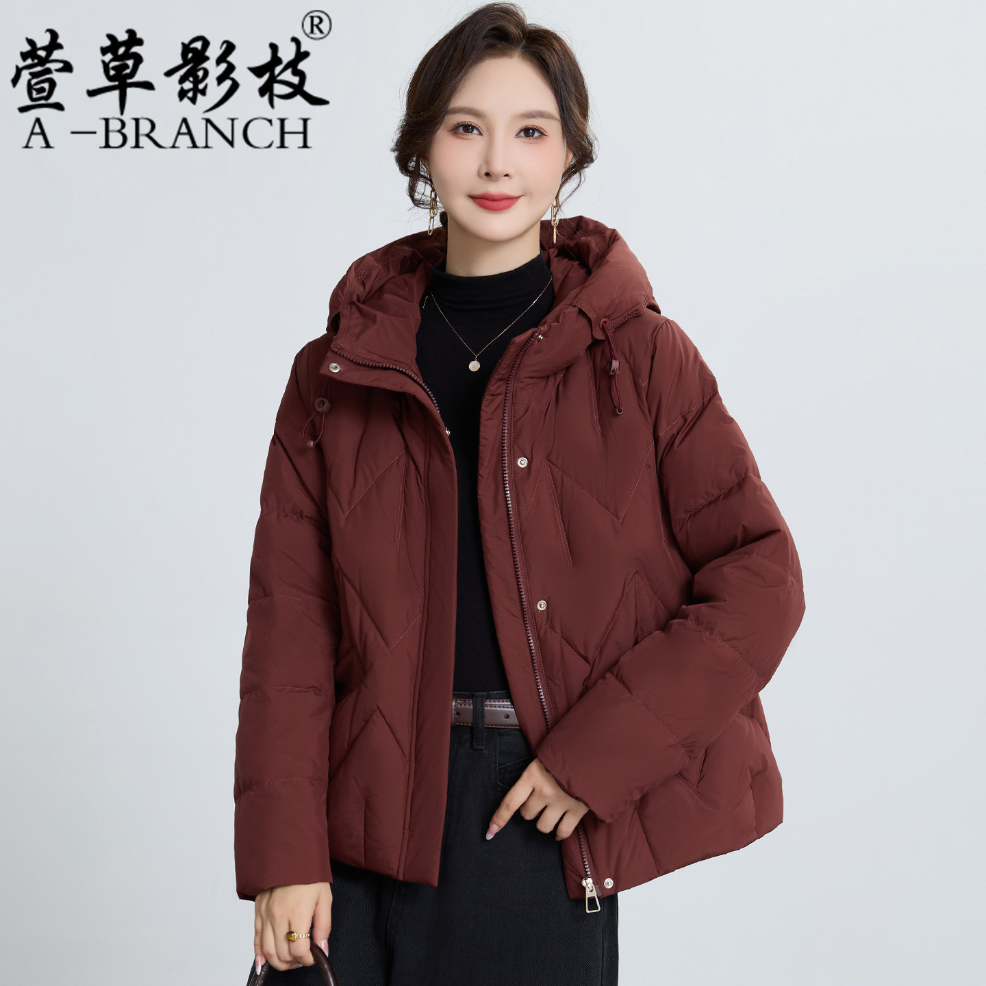 妈妈羽绒服冬装短款2025新款中年女洋气保暖中老年秋冬季薄款外套