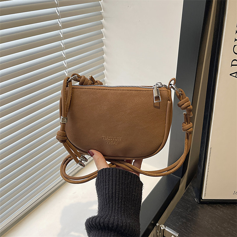 2026新款日韩风纯色马鞍包女单肩斜挎包棕色百搭小众简约休闲包
