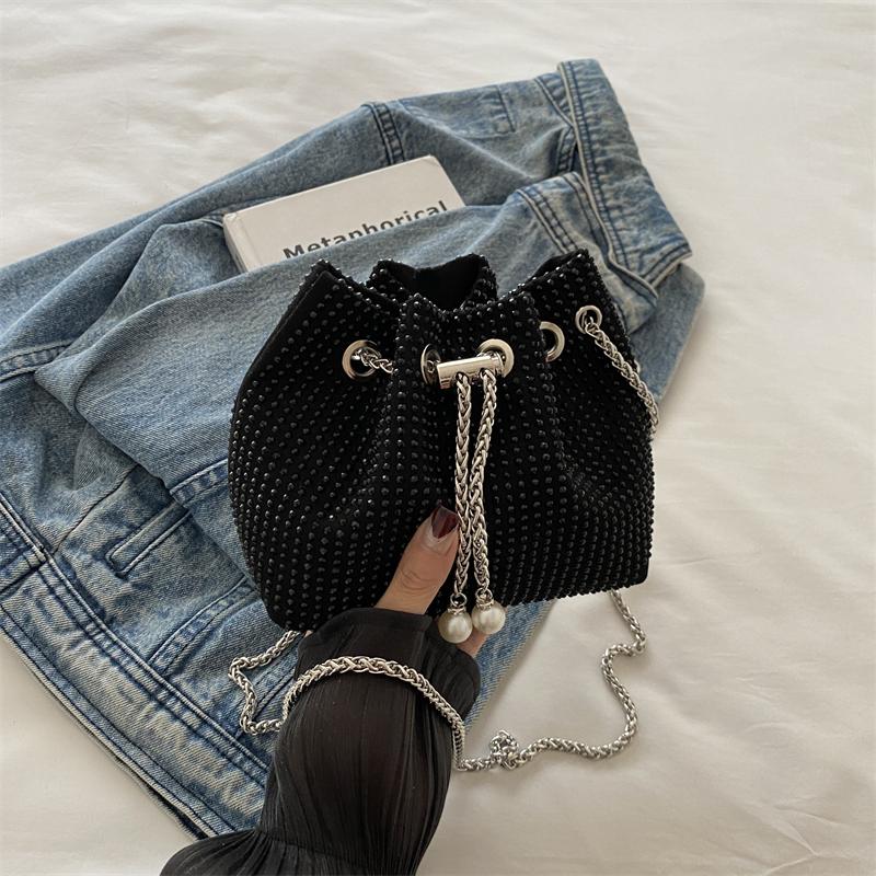 包包女包夏季2024新款潮百搭洋气斜挎包亮钻ins链条包手提水桶包