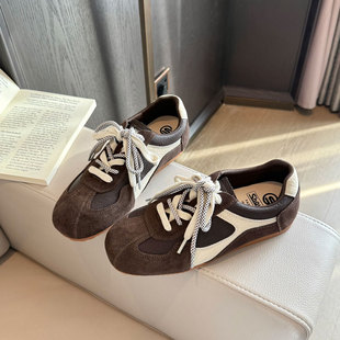 超火软底百搭休闲鞋 跟高3cm巨好看不累脚轻便德训鞋 2025秋冬新款