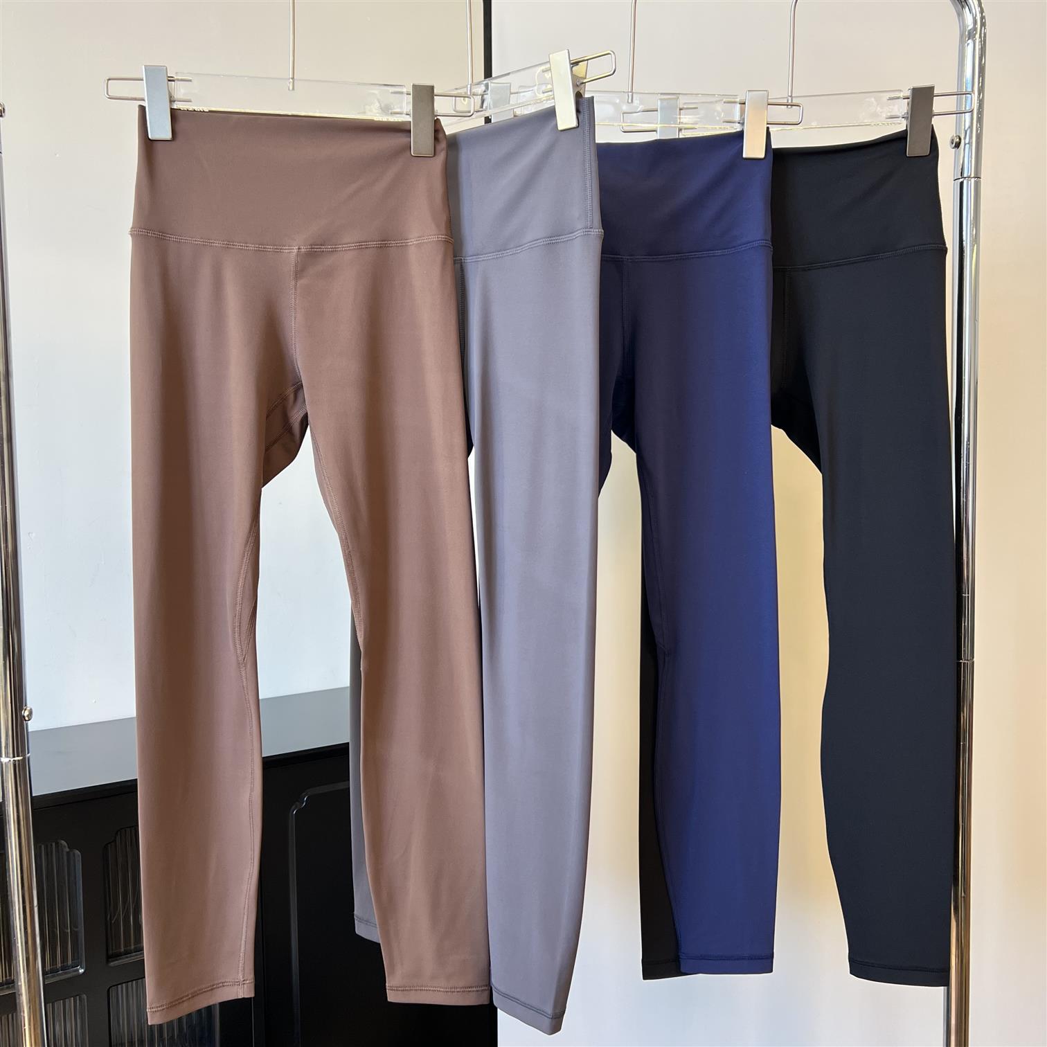 来自初秋的温柔 lu家轻薄裸感无尴尬线高腰瑜伽裤可外穿