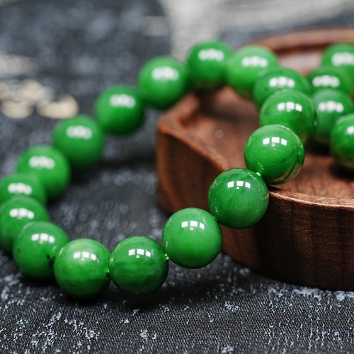 旧故里草木深。俄碧玉12毫米阳绿菠菜绿圆珠手链  微黑点  配证书