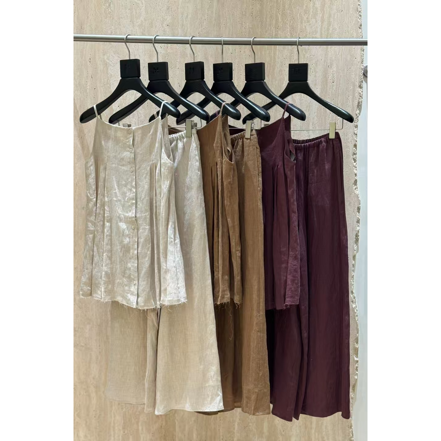 热卖舒适品质女款优雅吊带套装