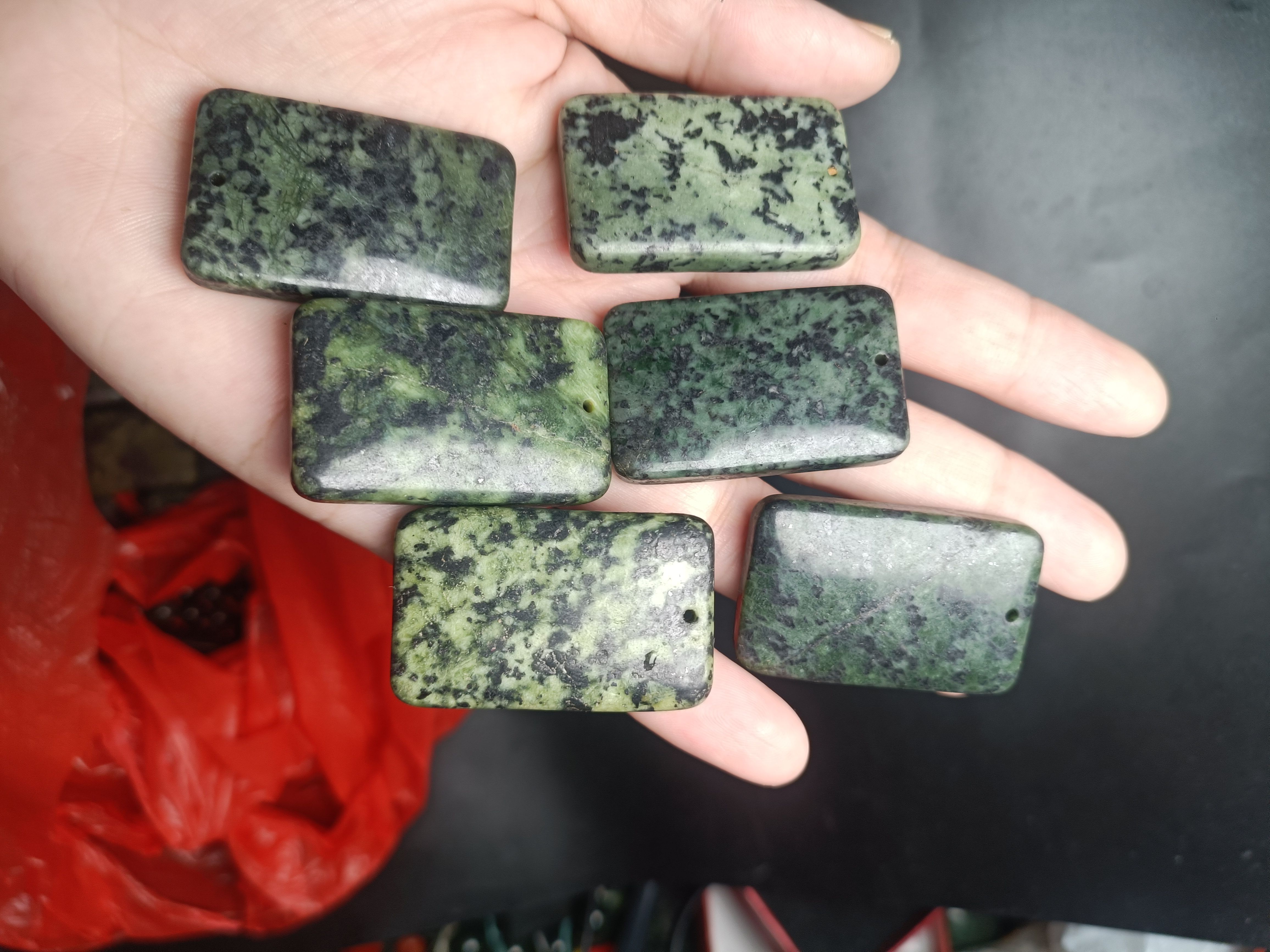 天然西藏药王石正品玉吊坠男女款平安无事牌活磁玉挂件珠宝玉坠子