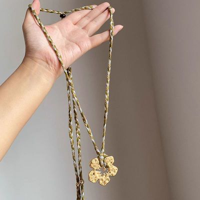扶桑花~ins博主同款复古金色花朵穿绳项链个性时尚度假风编织颈链