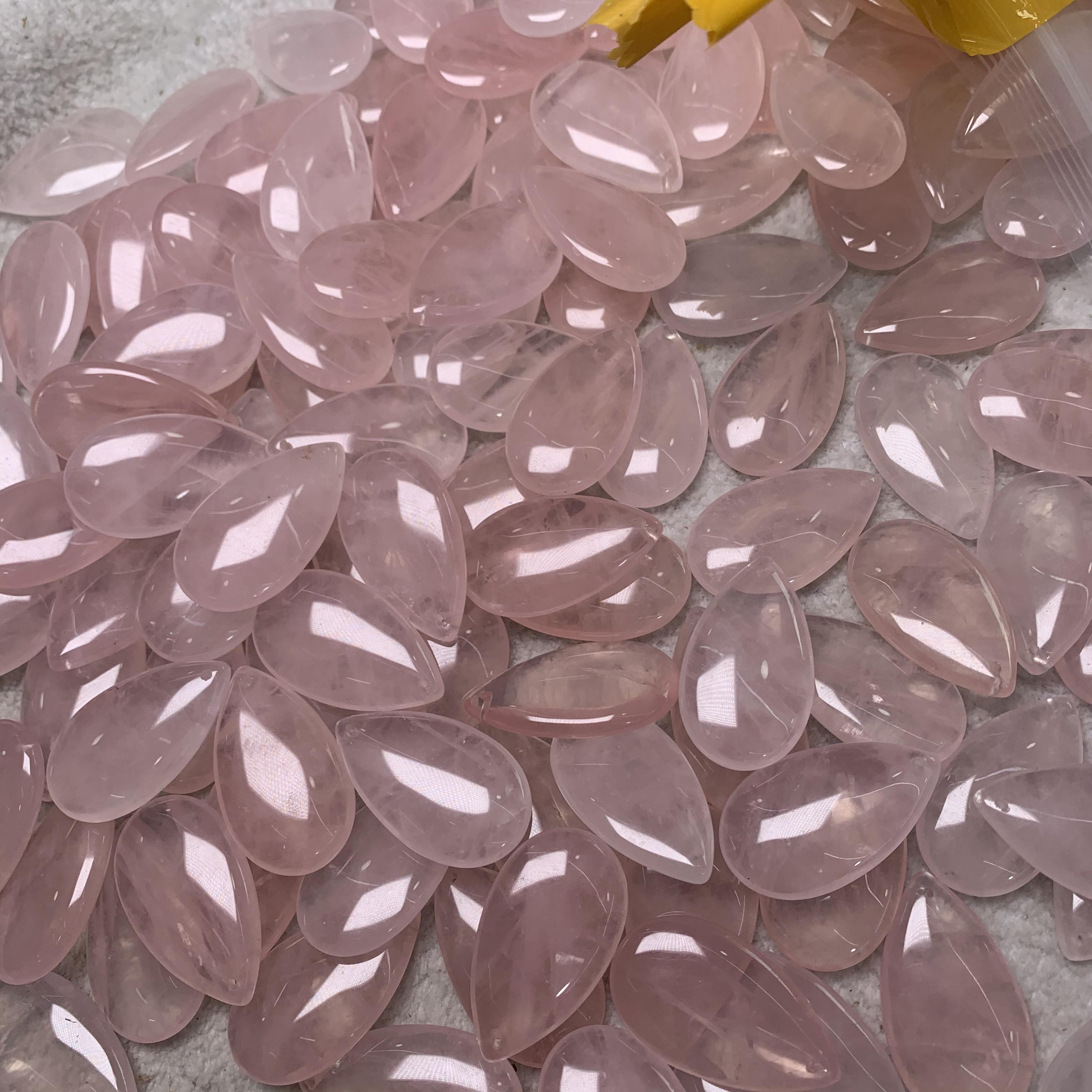 天然马达加斯加粉水晶水滴吊坠