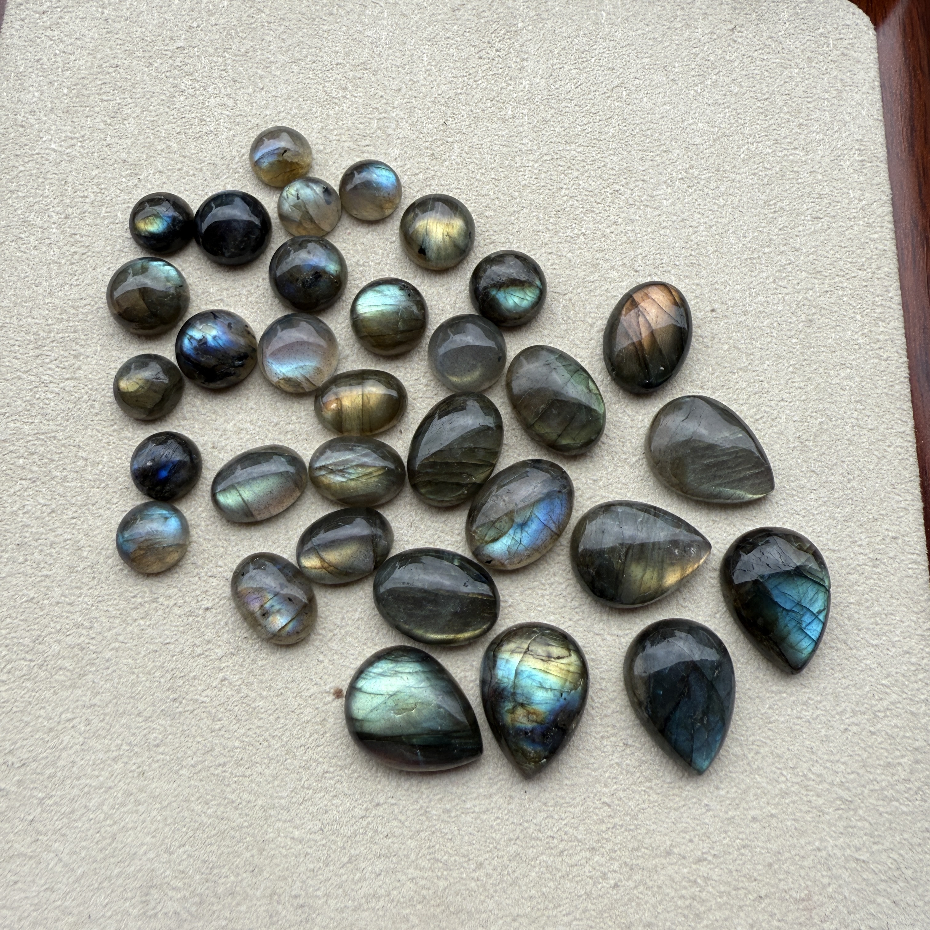 天然月光拉长石椭圆水滴圆形戒面