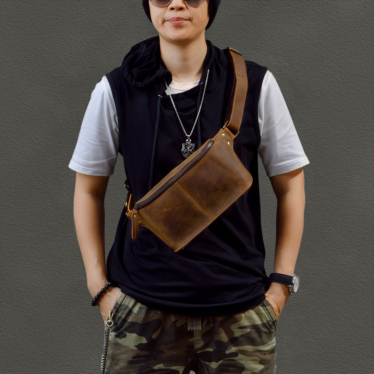 二十四街  复古潮流男款疯马皮小胸包真皮小众斜挎包通勤休闲小包,箱包皮具/热销女包/男包,男士包袋,淘宝优惠券,粉丝福利购,淘宝优惠卷