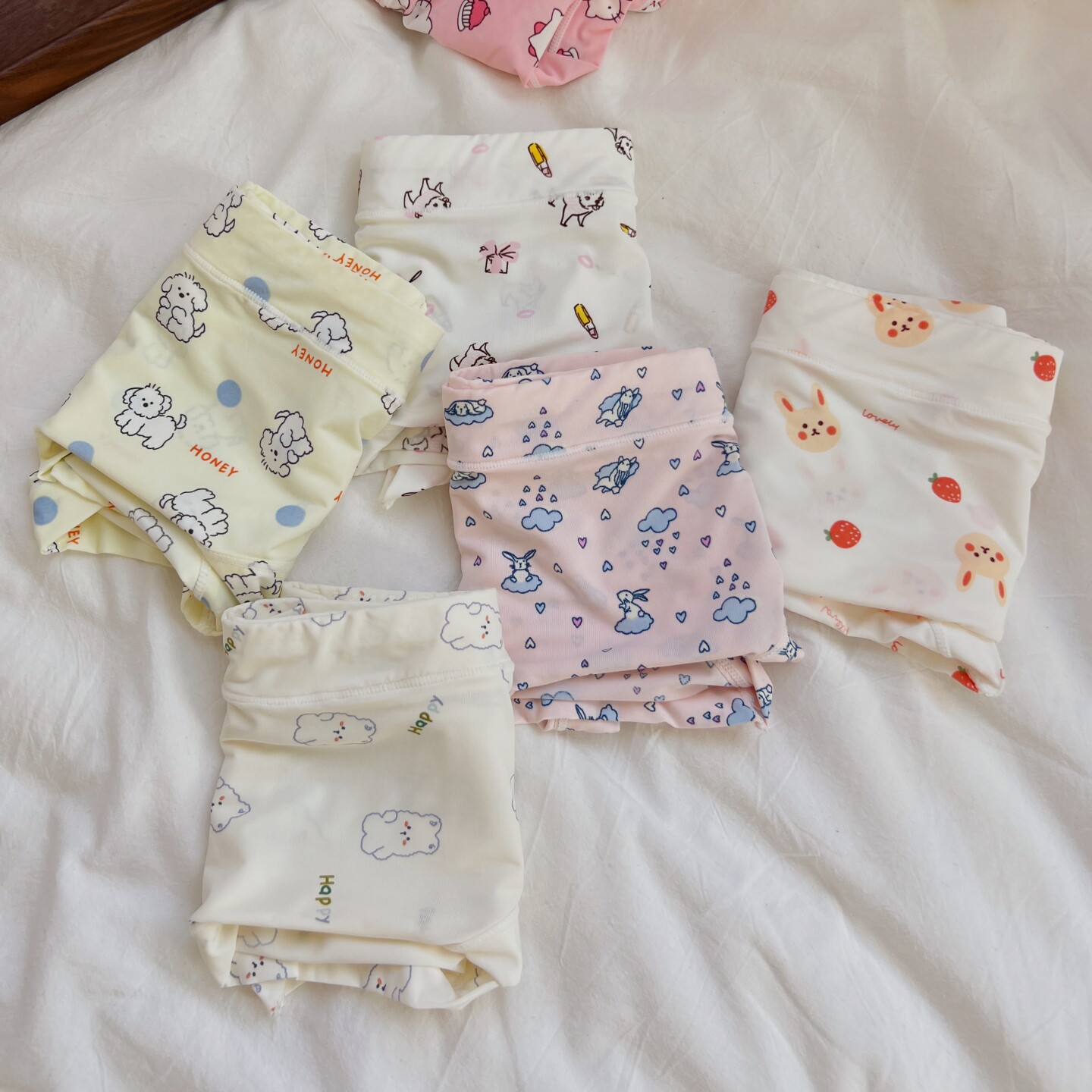 少女可爱牛奶丝裸感冰丝速干小清新女士内裤中腰夏季学生三角裤头