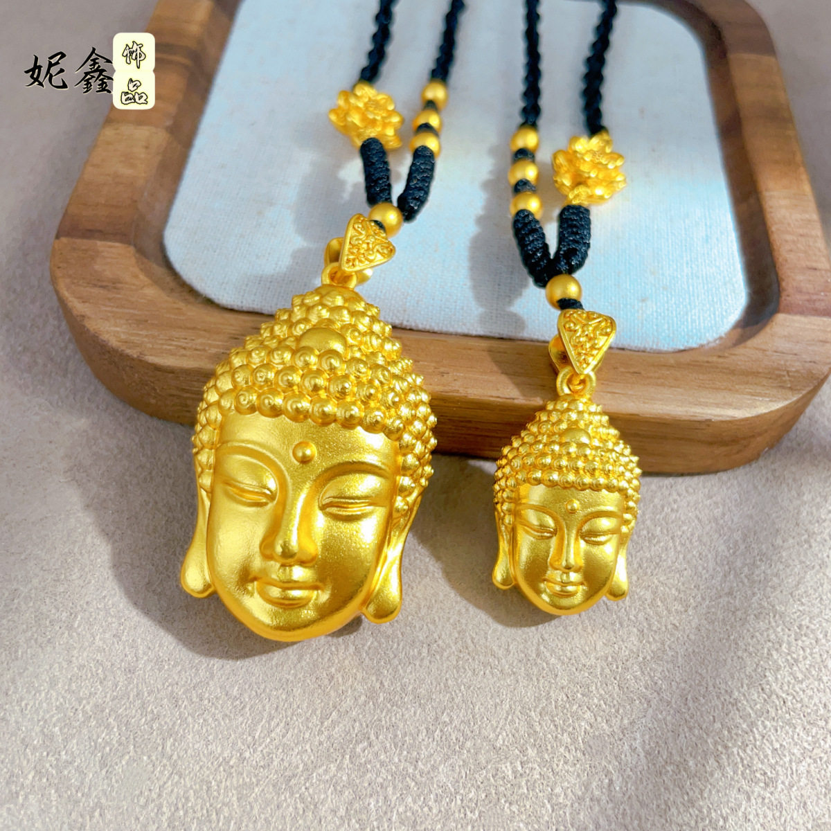男女同款黄金色沙金背面佛大日如来吊坠莲花编绳佛像挂坠毛衣项链