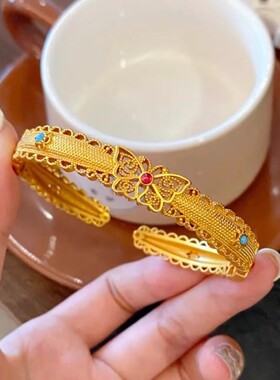 沙金鎏金錾刻珐琅点缀镂空花丝蝴蝶手镯黄金色开口式宫廷风女手环