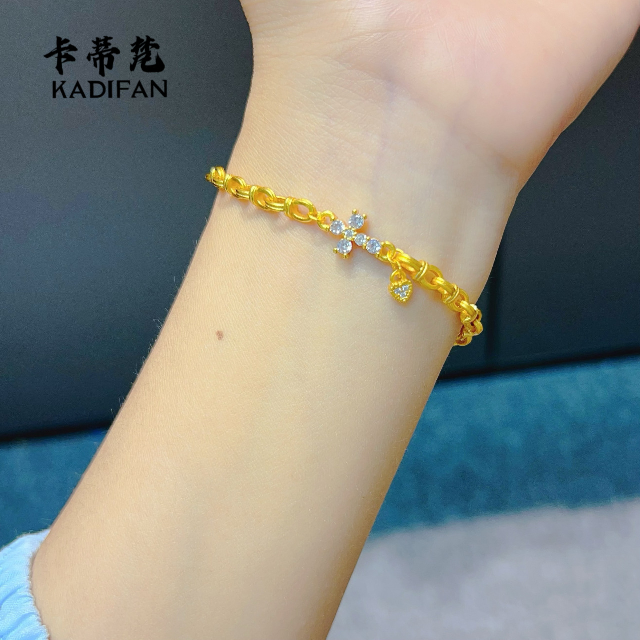 2025新款沙金点钻巴洛克十字架爱心小滴流手链女时尚百搭气质手串