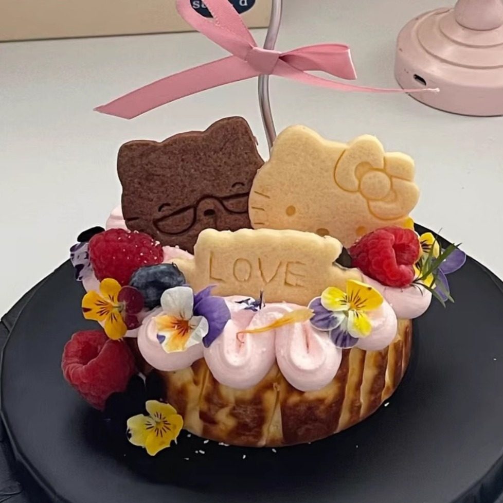 纯手工kt猫糖霜黄油曲奇kitty饼干礼盒宝宝满月酒摆台小红书儿童