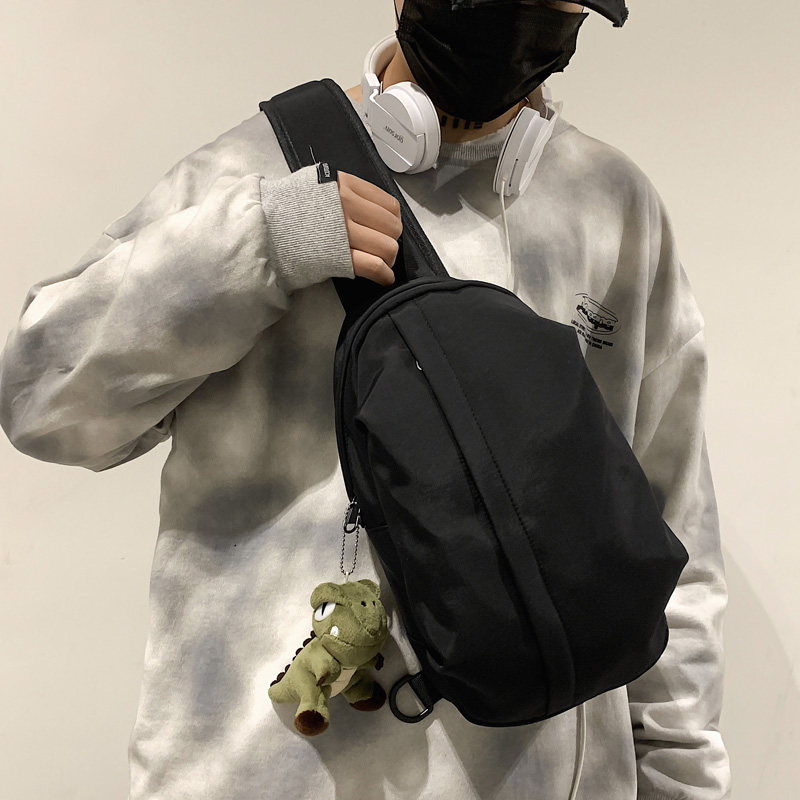 斜挎包男潮牌胸包ins街头跨包女春夏季休闲小背包斜背单肩男士包