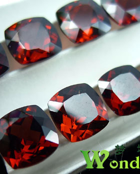 天然无处理明亮的红色方形石榴石蛋戒面主配裸石 35元/粒