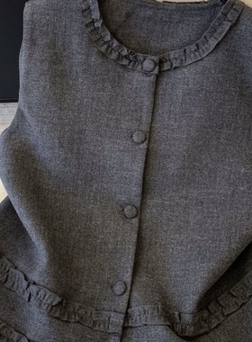 灰色马甲秋季新款2025木耳边背心设计高级上衣坎肩马夹外套