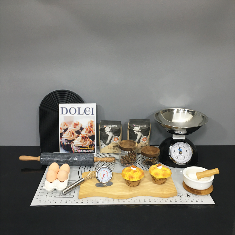 北欧轻奢样板房间厨房菜板摆件